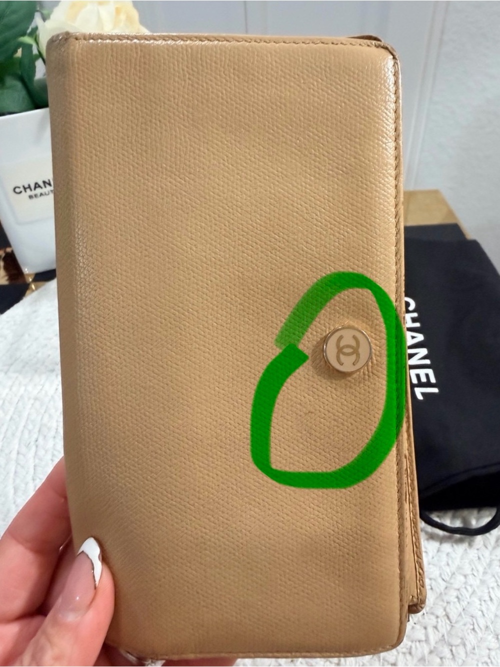 Pre- Loved CHANEL Auth CHANEL Coco Button wallet beige Leather + COA Card - Picture 13 of 16
